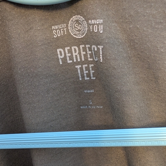 SO Short Sleeve Scoop & Crew Tee Set in Black, Olive, Cream - Picture 2 of 5